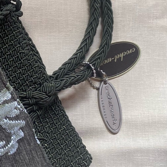 Elegant Black and Gray Shoulder Bag - Picture 7 of 7